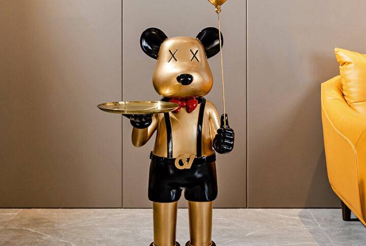 Creative Balloon Bear Sculpture