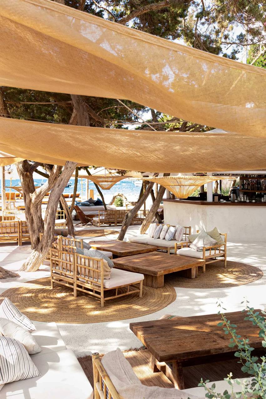 15 Awe-inspiring Luxury Beach Clubs Around The World 21 1722617636 286 15 Awe inspiring Luxury Beach Clubs Around The World 1
