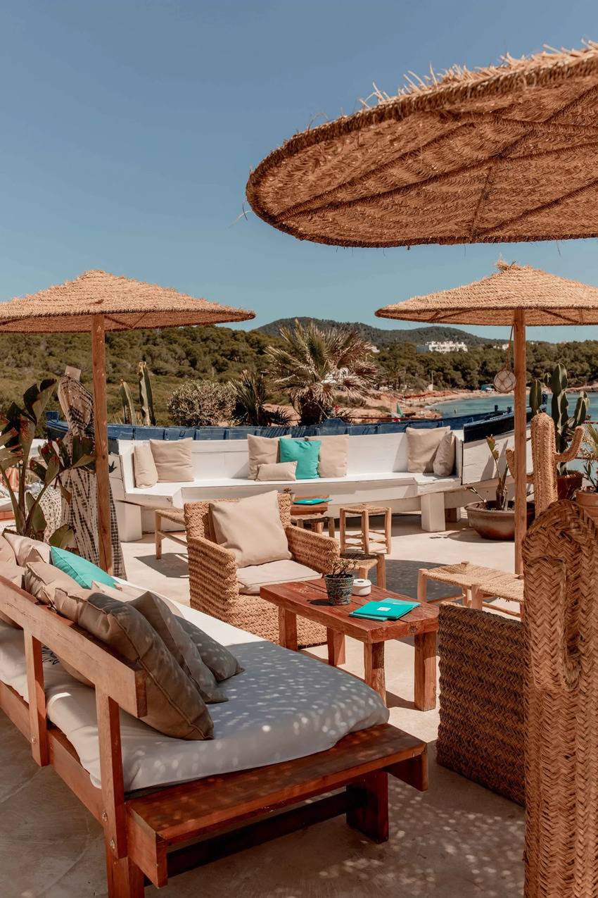 15 Awe-inspiring Luxury Beach Clubs Around The World 23 1722617637 244 15 Awe inspiring Luxury Beach Clubs Around The World 1